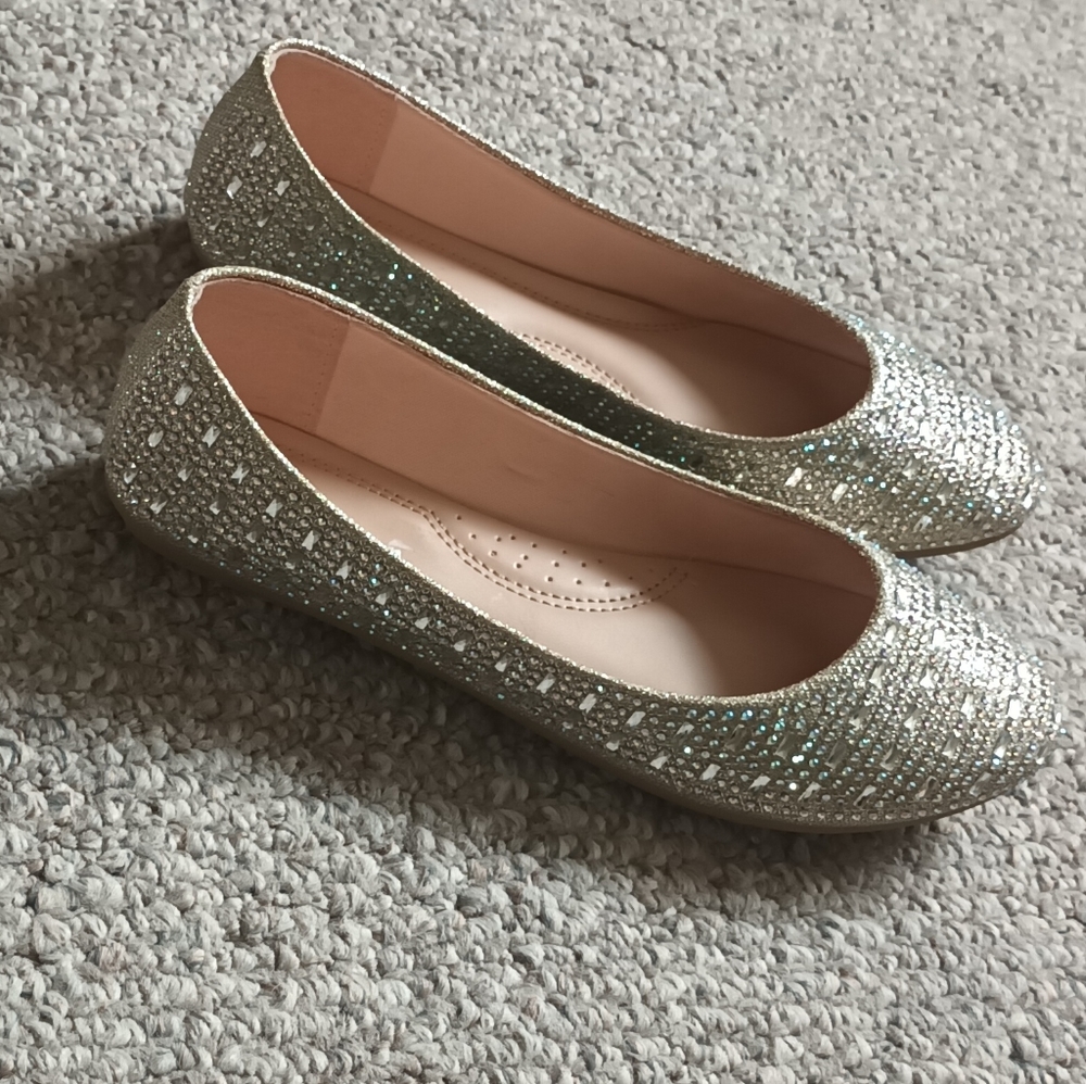 NWOB Forever Comfort Shimmery Rhinestone Bridal Flats.
